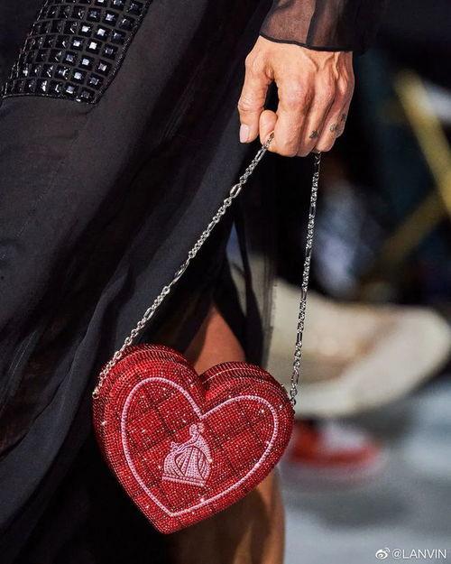 亚洲男生建模脸高清图片