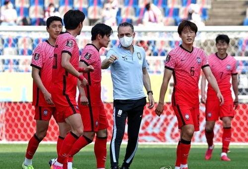 参加12强赛的亚洲球队